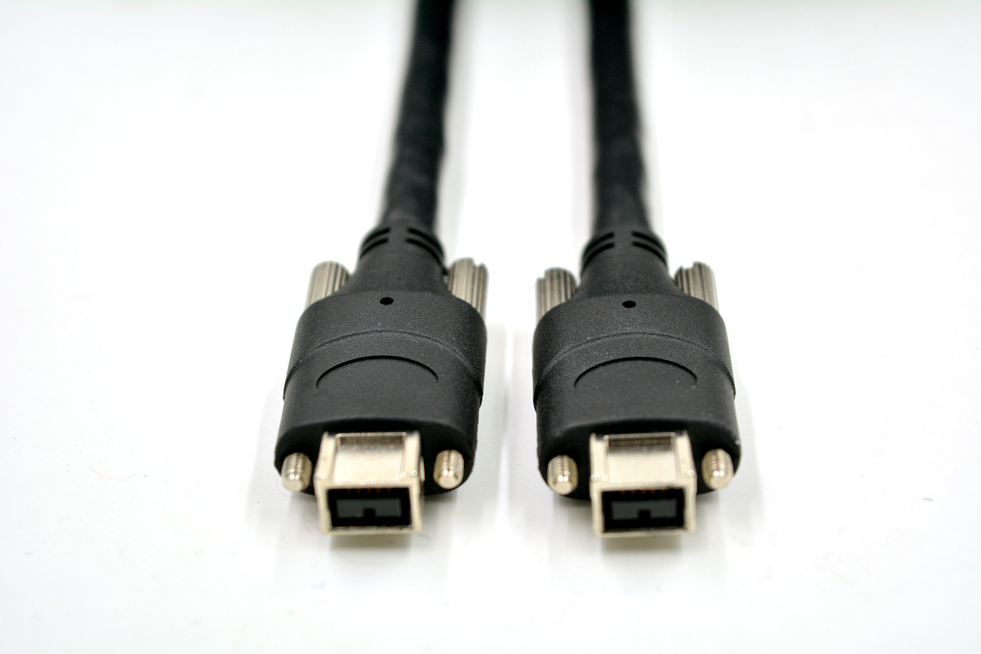 1394 B 9-pins kabel met vergrendelingsschroeven